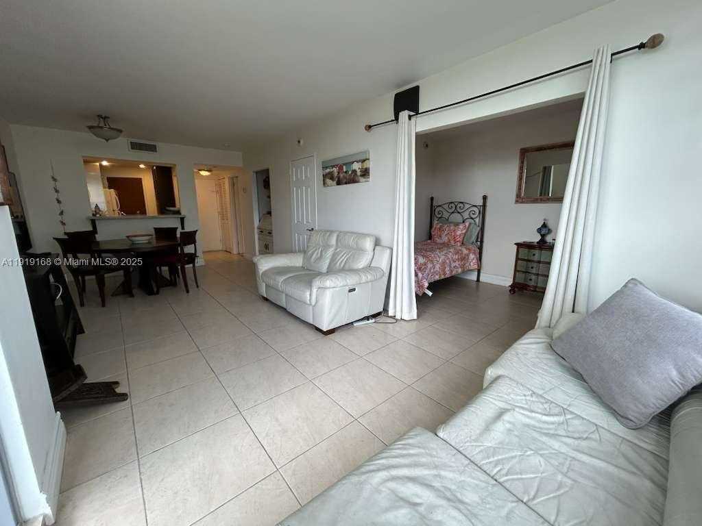 Small Image of 2899 COLLINS AVE #625, Miami Beach Number 6