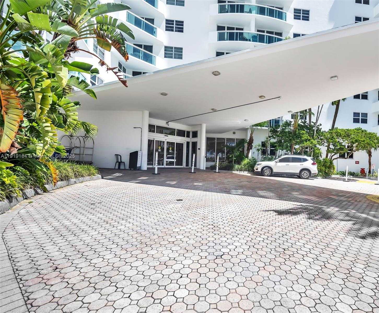 Small Image of 3001 SOUTH OCEAN DR #403, Hollywood Number 2