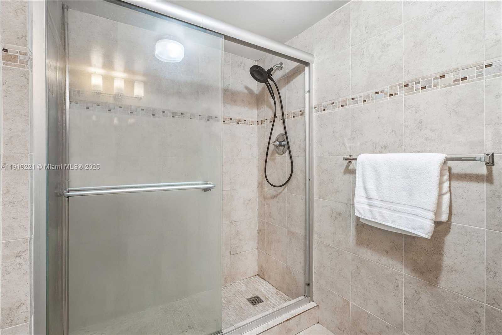 Small Image of 17011 NORTH BAY RD #707, Sunny Isles Beach Number 14