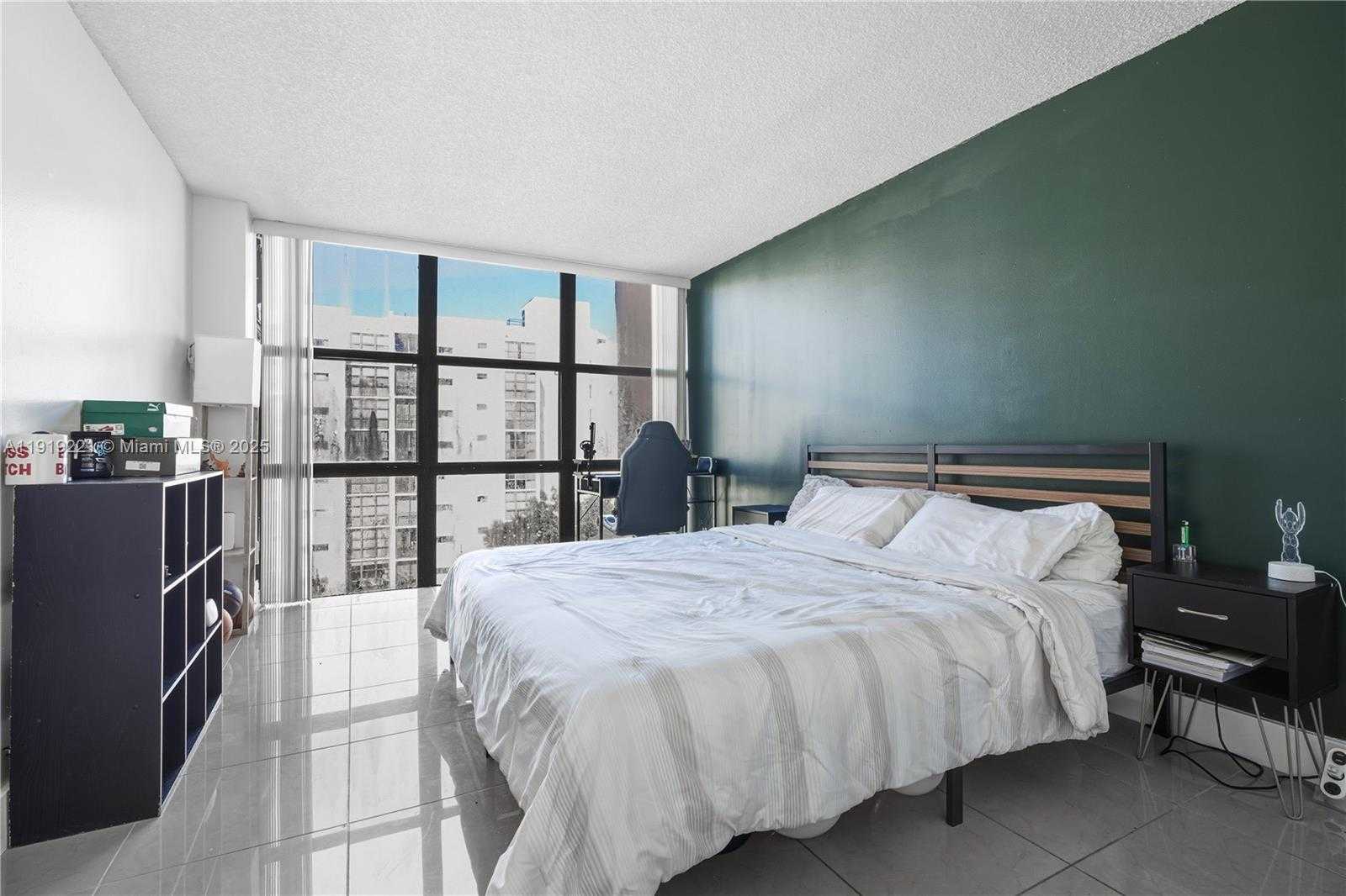 Small Image of 17011 NORTH BAY RD #707, Sunny Isles Beach Number 2
