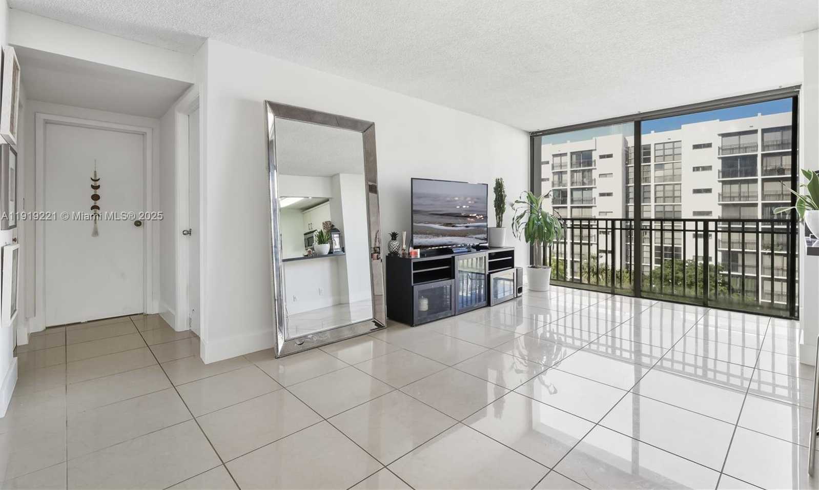 Small Image of 17011 NORTH BAY RD #707, Sunny Isles Beach Number 7