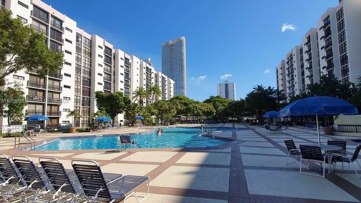 Small Image of 17021 NORTH BAY RD #316, Sunny Isles Beach Number 4