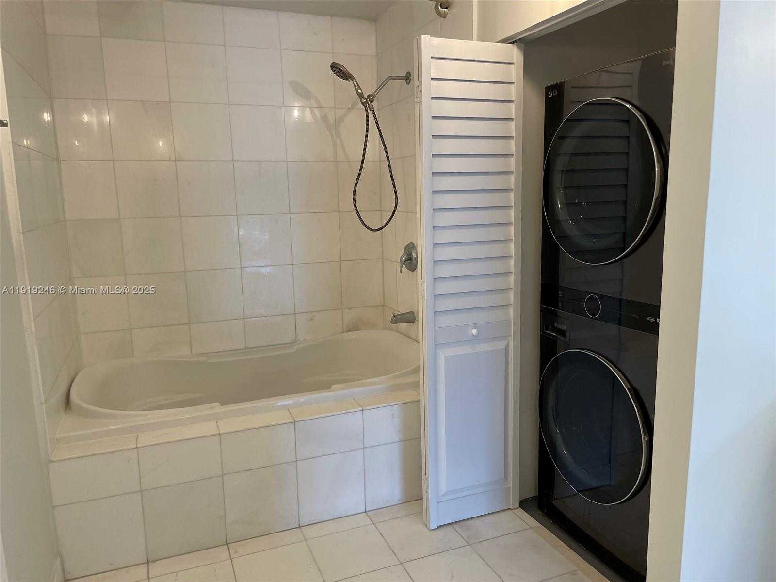 Small Image of 2001 MERIDIAN AVE #330, Miami Beach Number 11