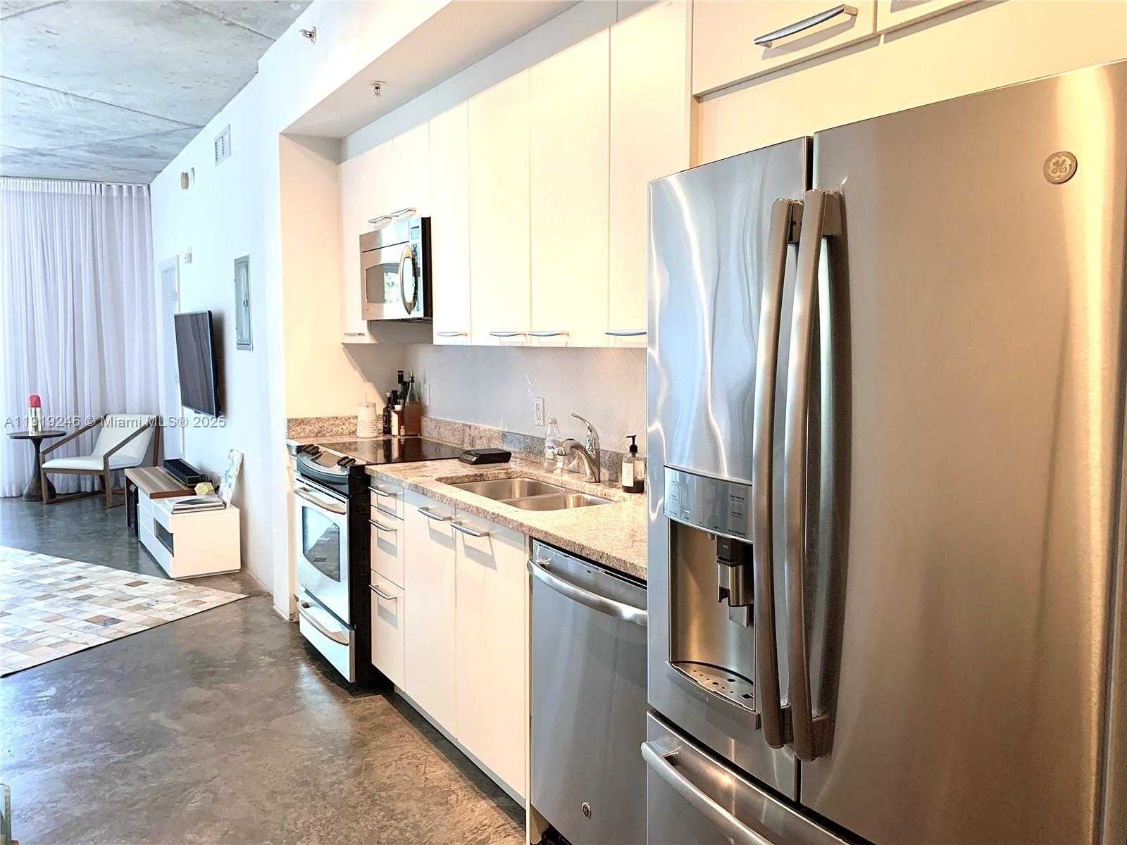 Small Image of 2001 MERIDIAN AVE #330, Miami Beach Number 3