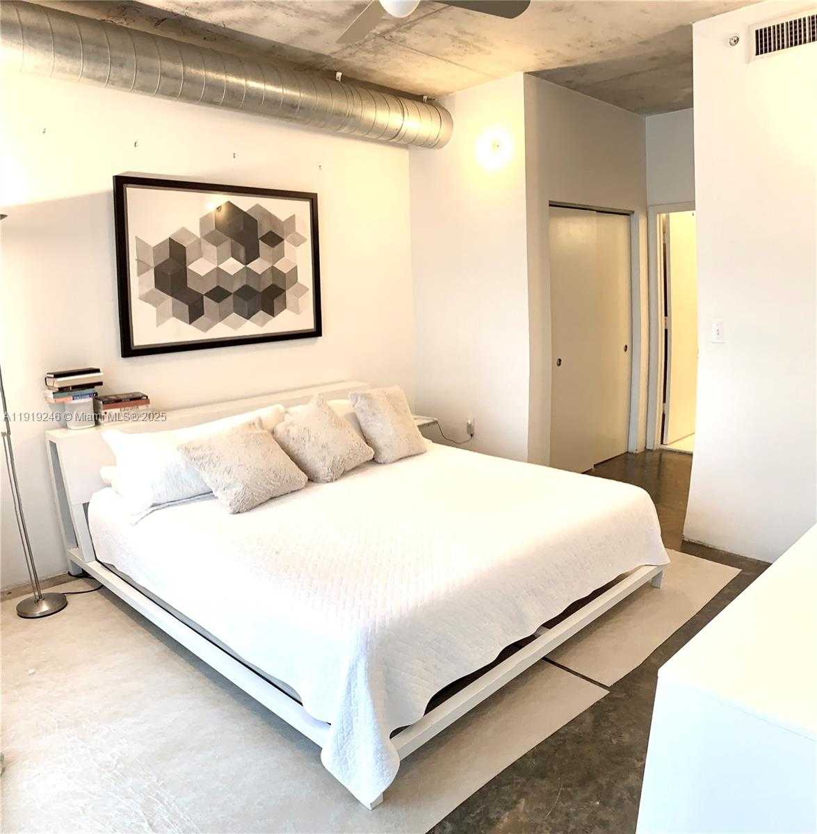 Small Image of 2001 MERIDIAN AVE #330, Miami Beach Number 7