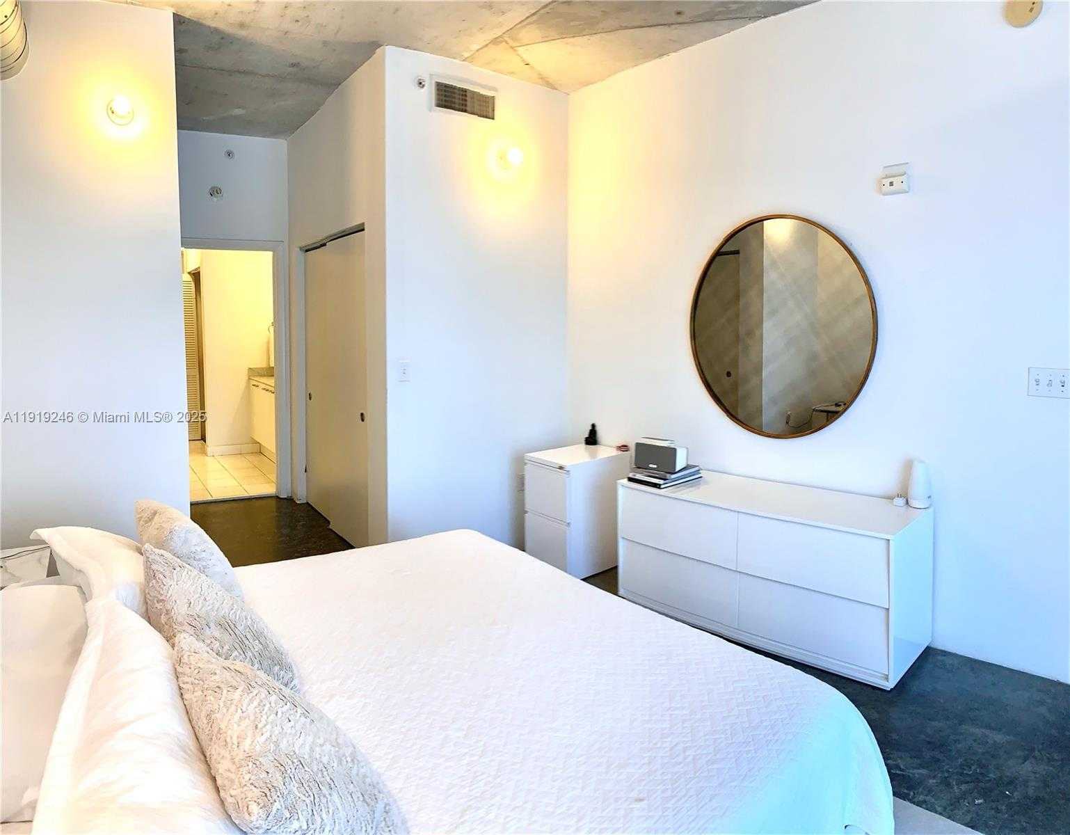 Small Image of 2001 MERIDIAN AVE #330, Miami Beach Number 8