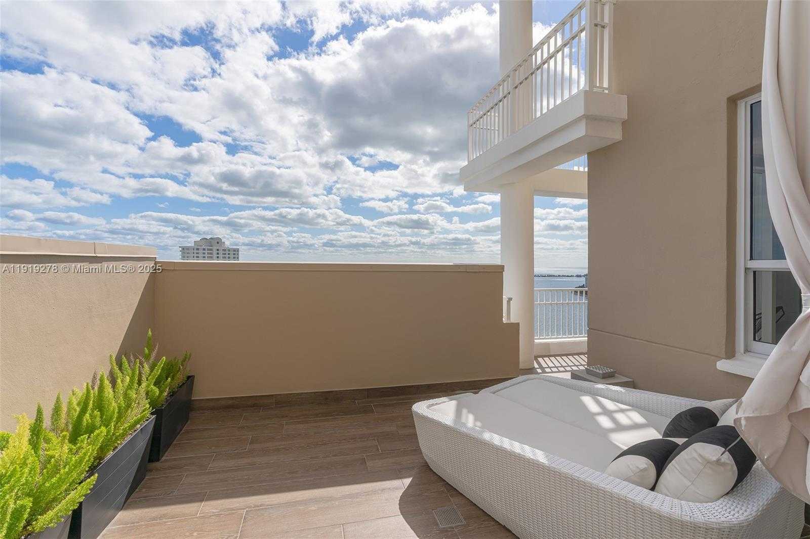 Small Image of 701 BRICKELL KEY BLVD #PH-11, Miami Number 11