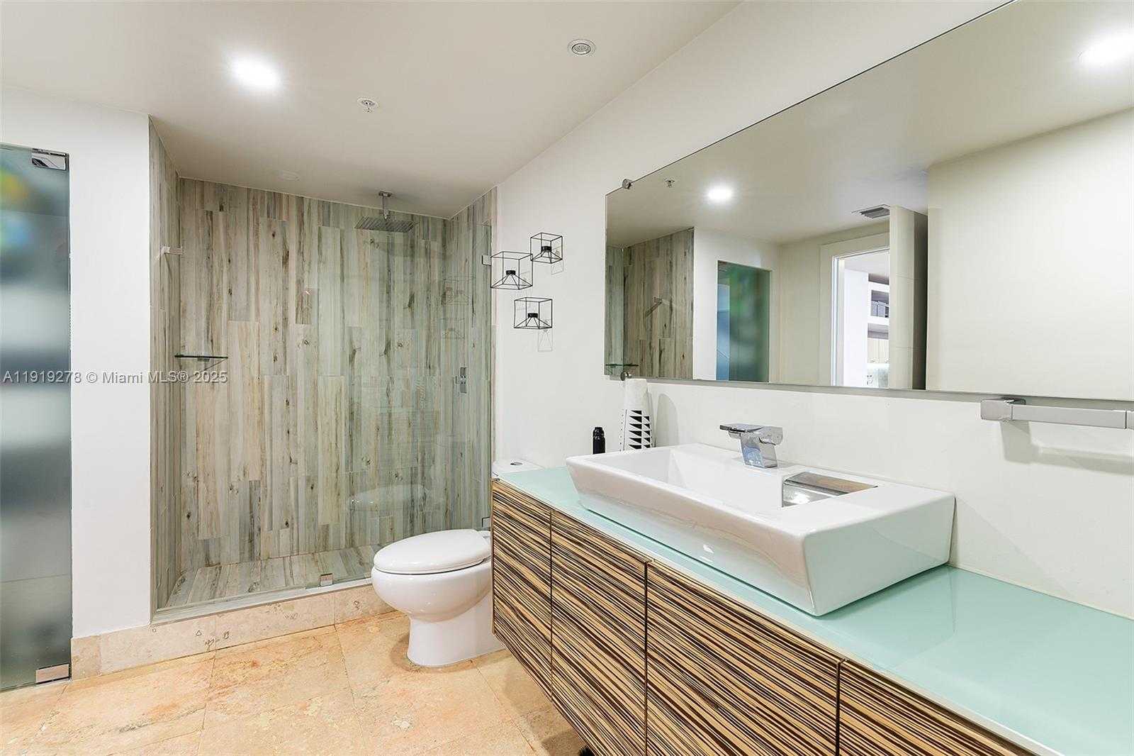 Small Image of 701 BRICKELL KEY BLVD #PH-11, Miami Number 9