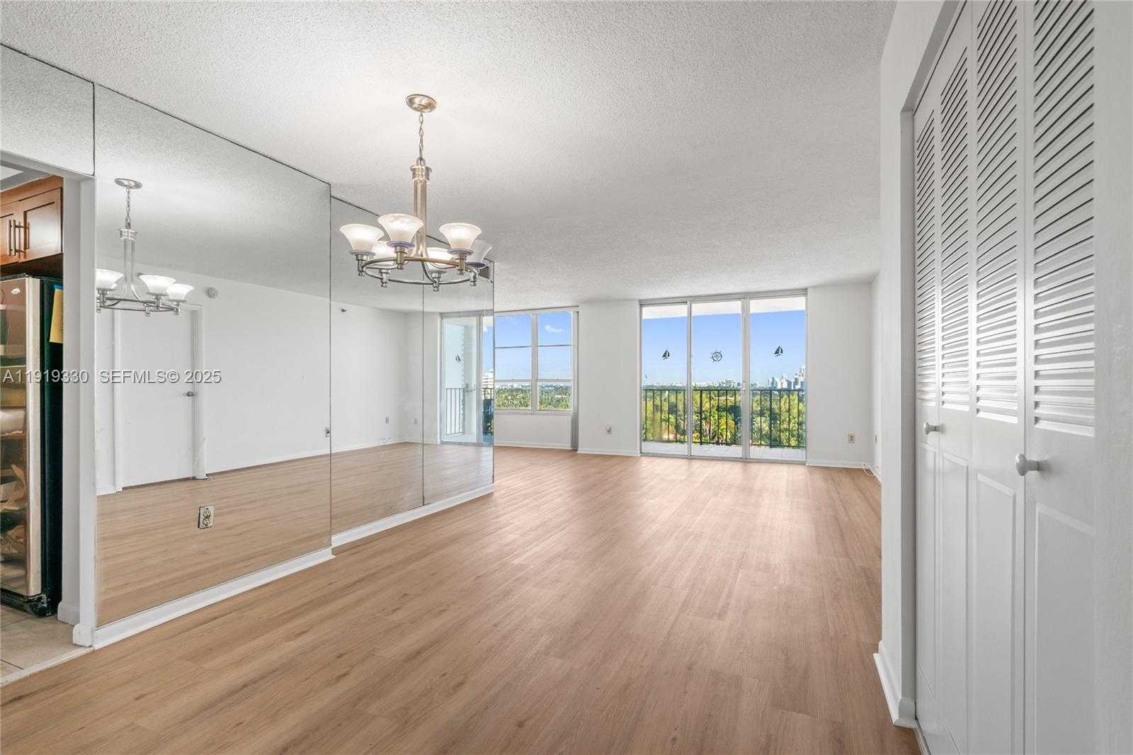 Small Image of 4101 PINE TREE DR #1112, Miami Beach Number 11