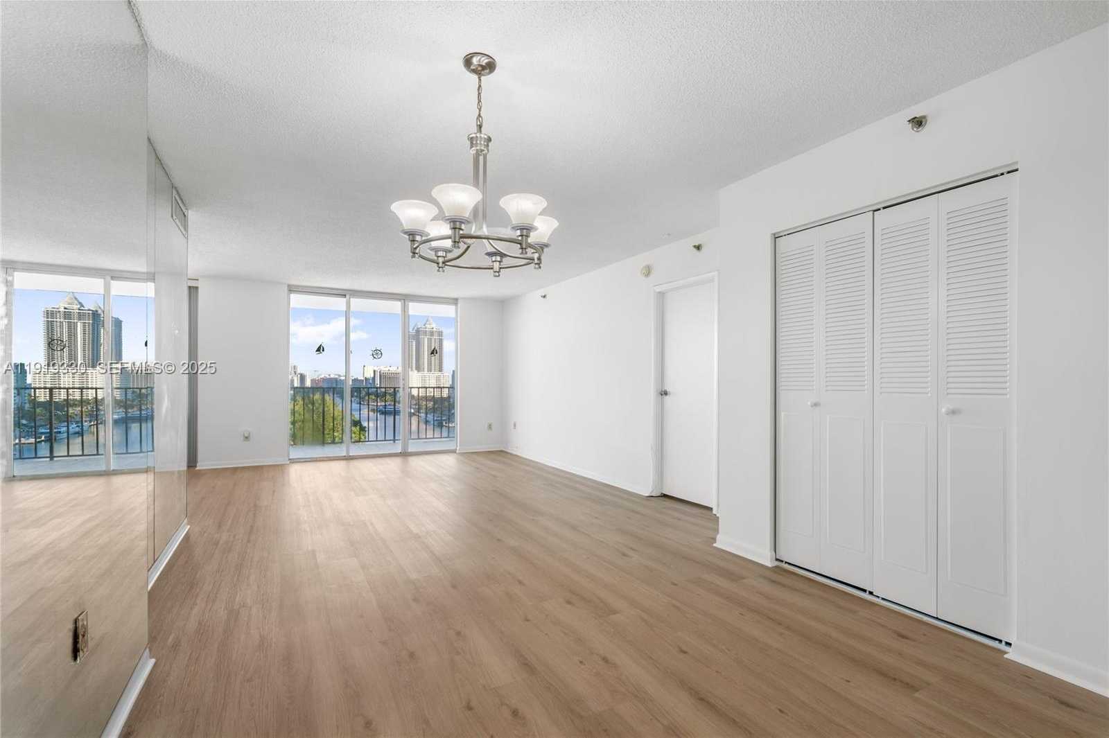 Small Image of 4101 PINE TREE DR #1112, Miami Beach Number 13