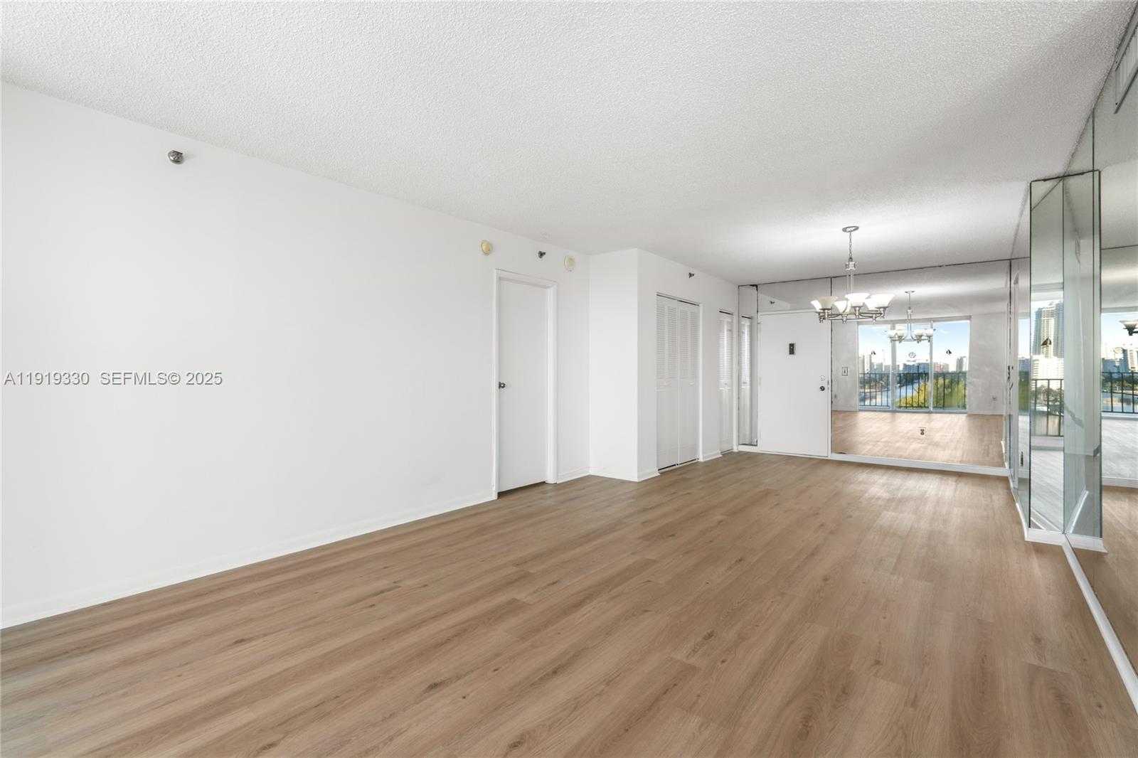 Small Image of 4101 PINE TREE DR #1112, Miami Beach Number 14