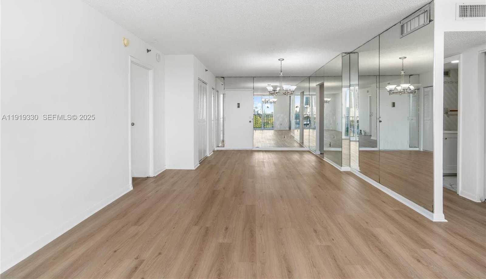 Small Image of 4101 PINE TREE DR #1112, Miami Beach Number 15