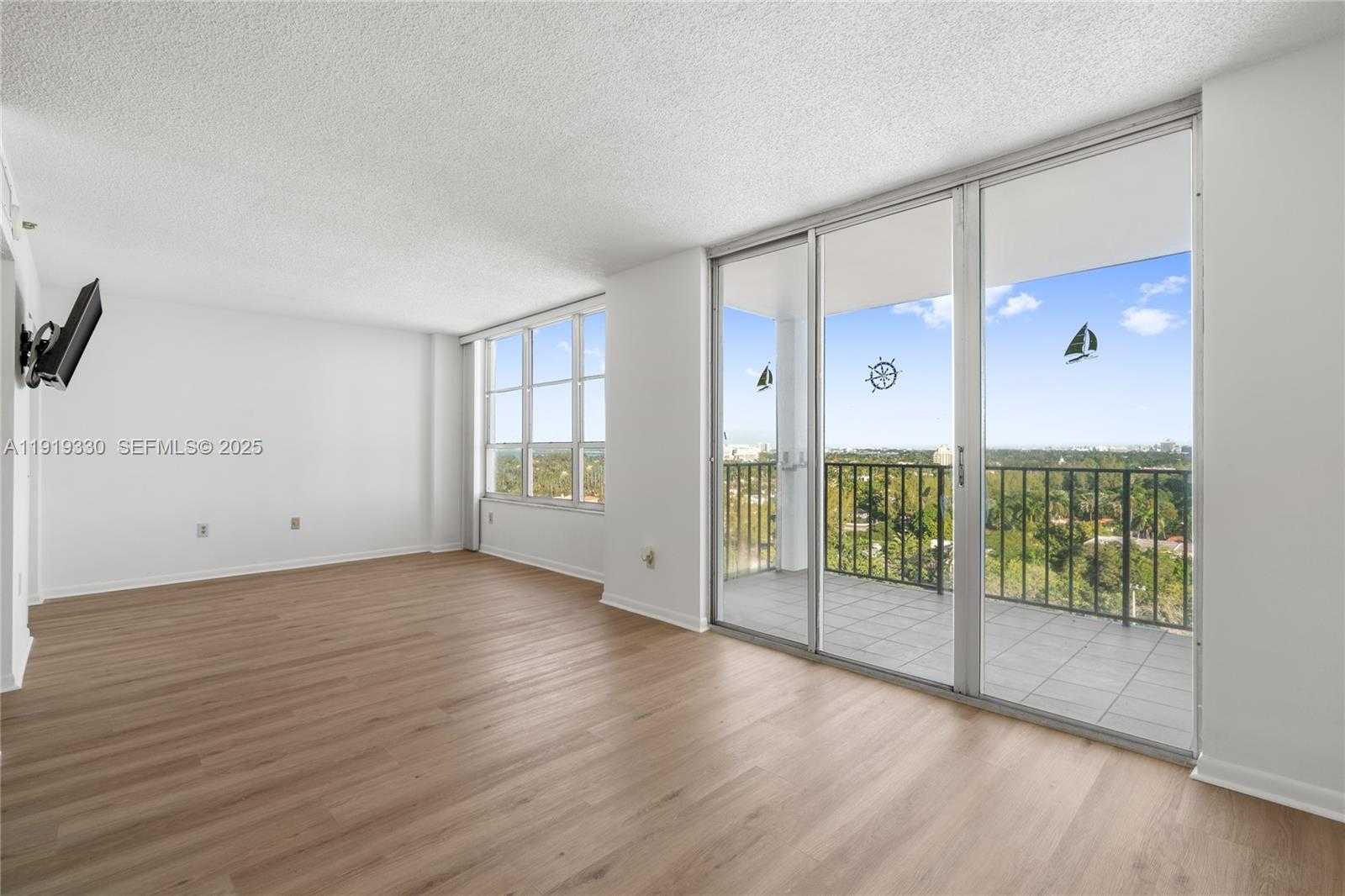 Small Image of 4101 PINE TREE DR #1112, Miami Beach Number 16