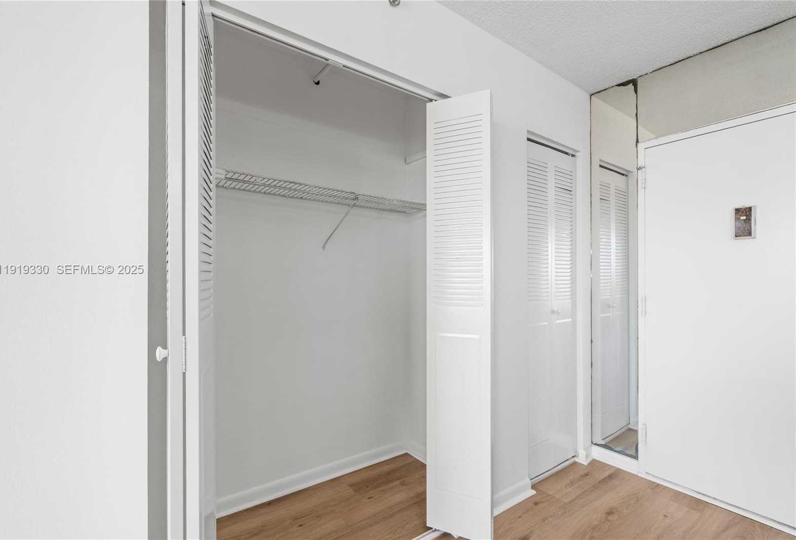 Small Image of 4101 PINE TREE DR #1112, Miami Beach Number 21