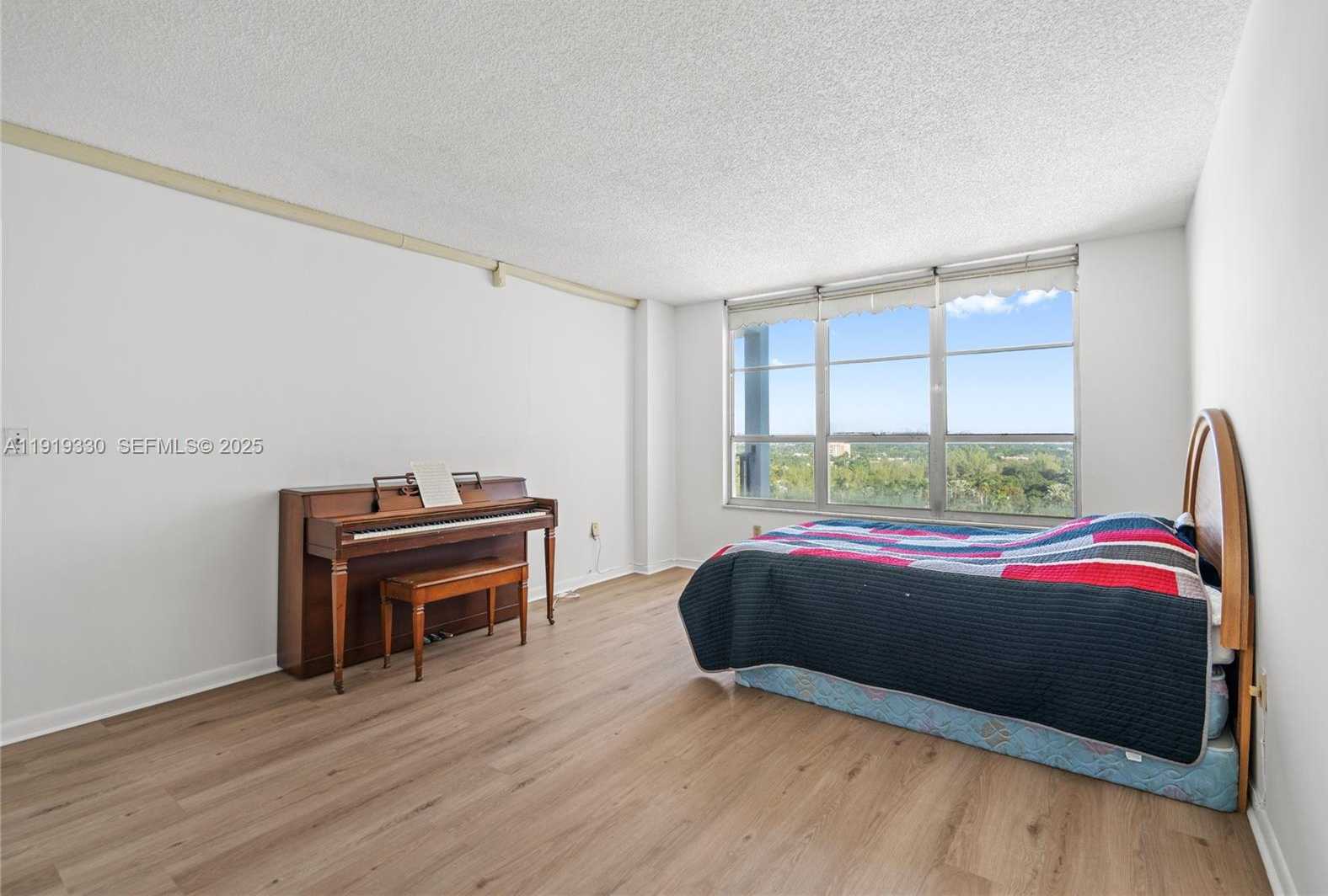 Small Image of 4101 PINE TREE DR #1112, Miami Beach Number 28