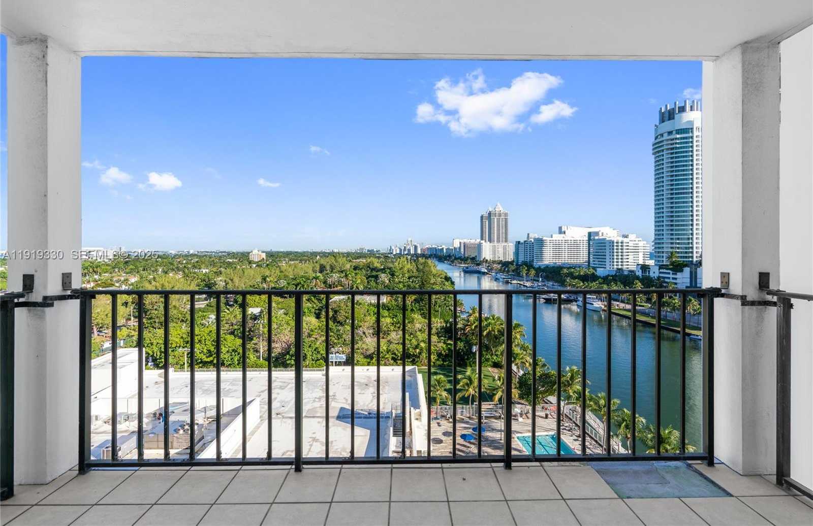 Small Image of 4101 PINE TREE DR #1112, Miami Beach Number 3