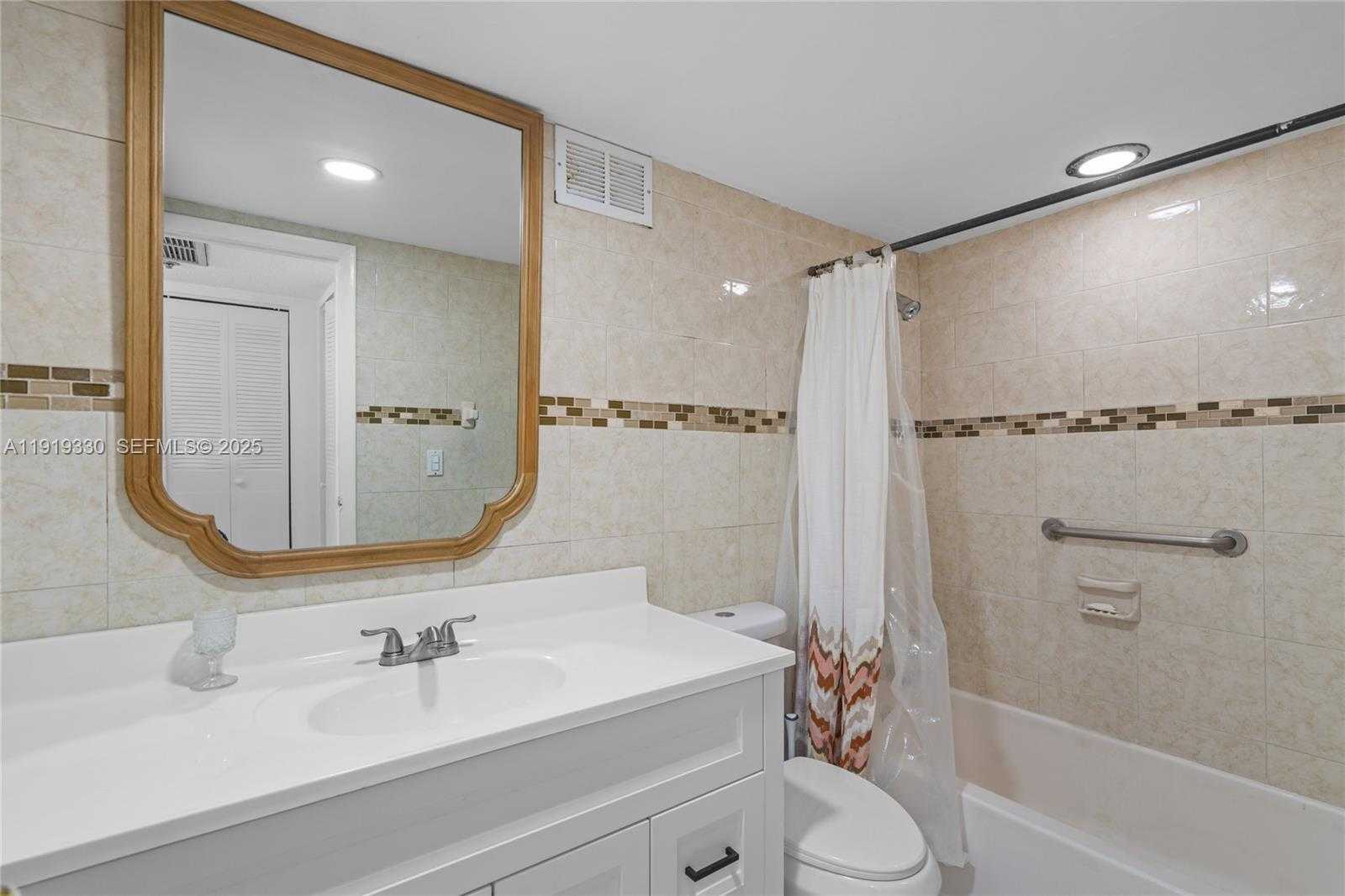 Small Image of 4101 PINE TREE DR #1112, Miami Beach Number 32