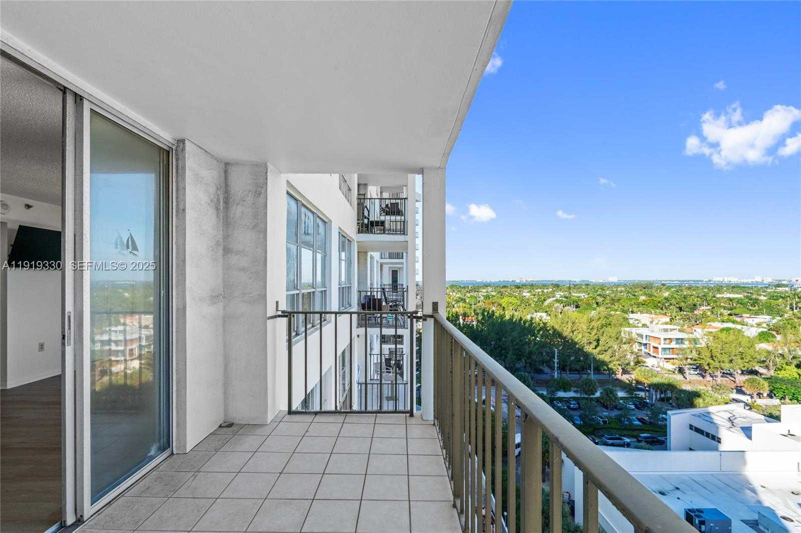 Small Image of 4101 PINE TREE DR #1112, Miami Beach Number 6