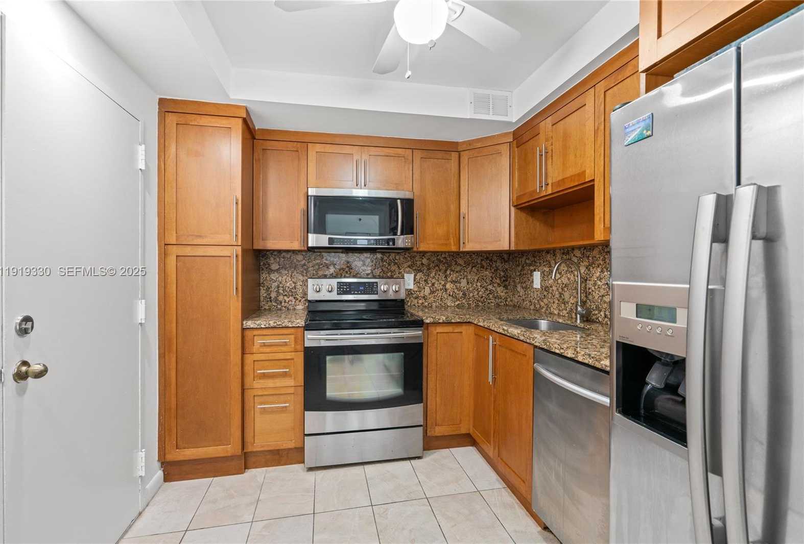 Small Image of 4101 PINE TREE DR #1112, Miami Beach Number 7