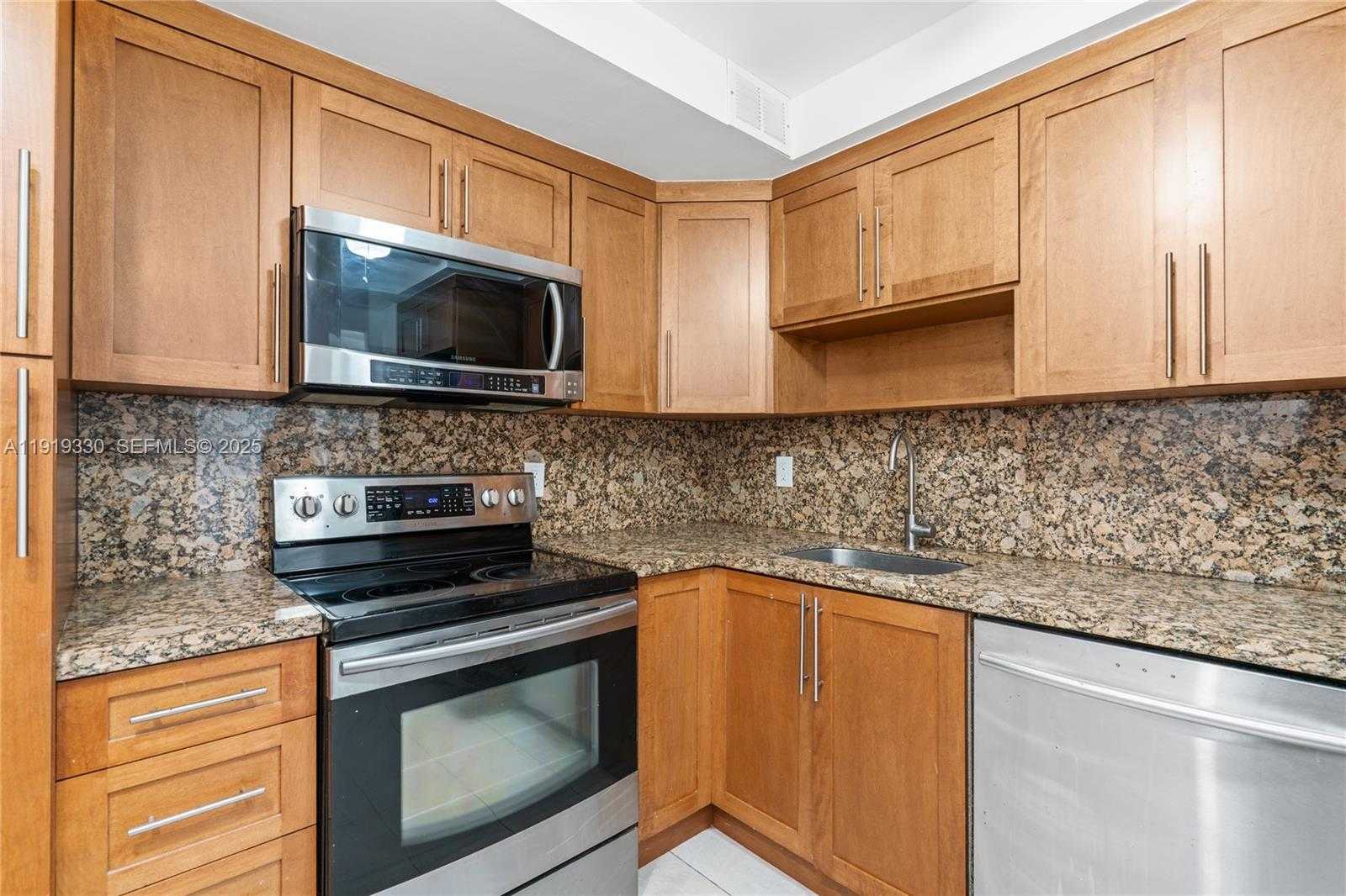 Small Image of 4101 PINE TREE DR #1112, Miami Beach Number 8