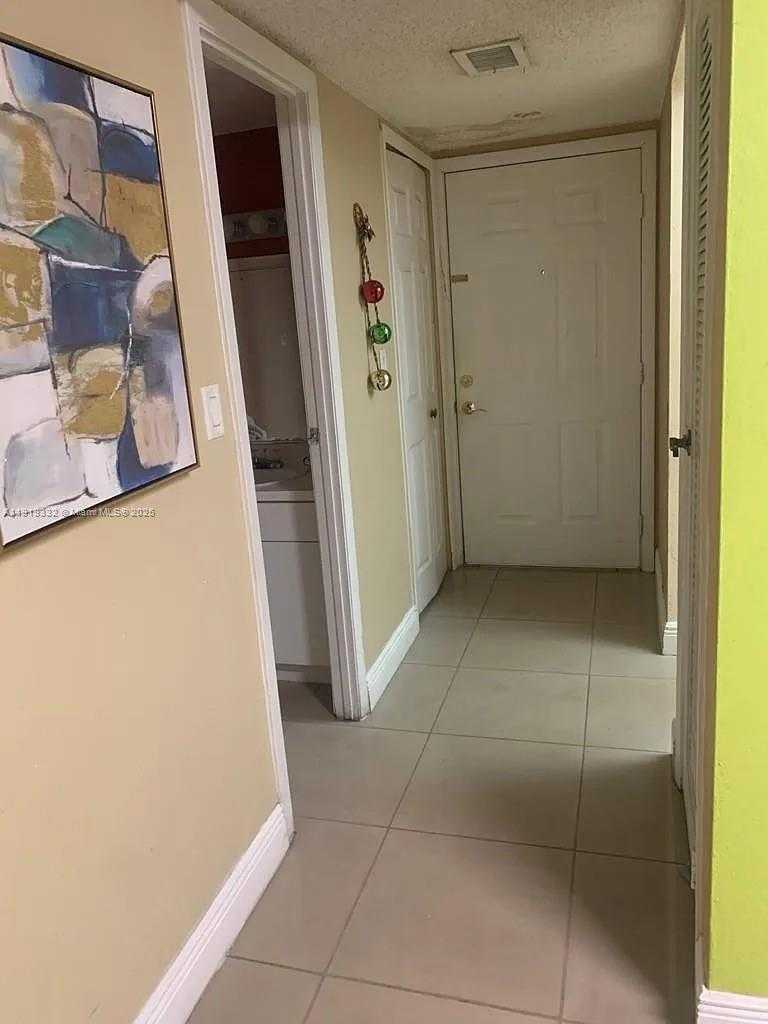 Small Image of 18051 NORTH WEST 68TH AVE #L104, Hialeah Number 5