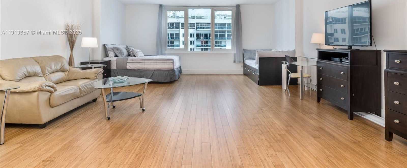 Small Image of 2301 COLLINS AVE #1512, Miami Beach Number 3