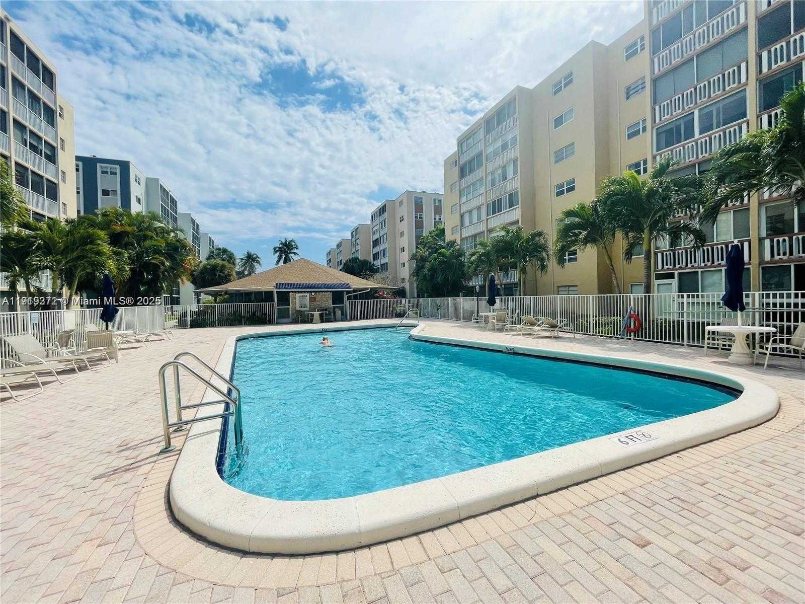 Small Image of 620 NORTH EAST 12TH AVE #406, Hallandale Beach Number 3