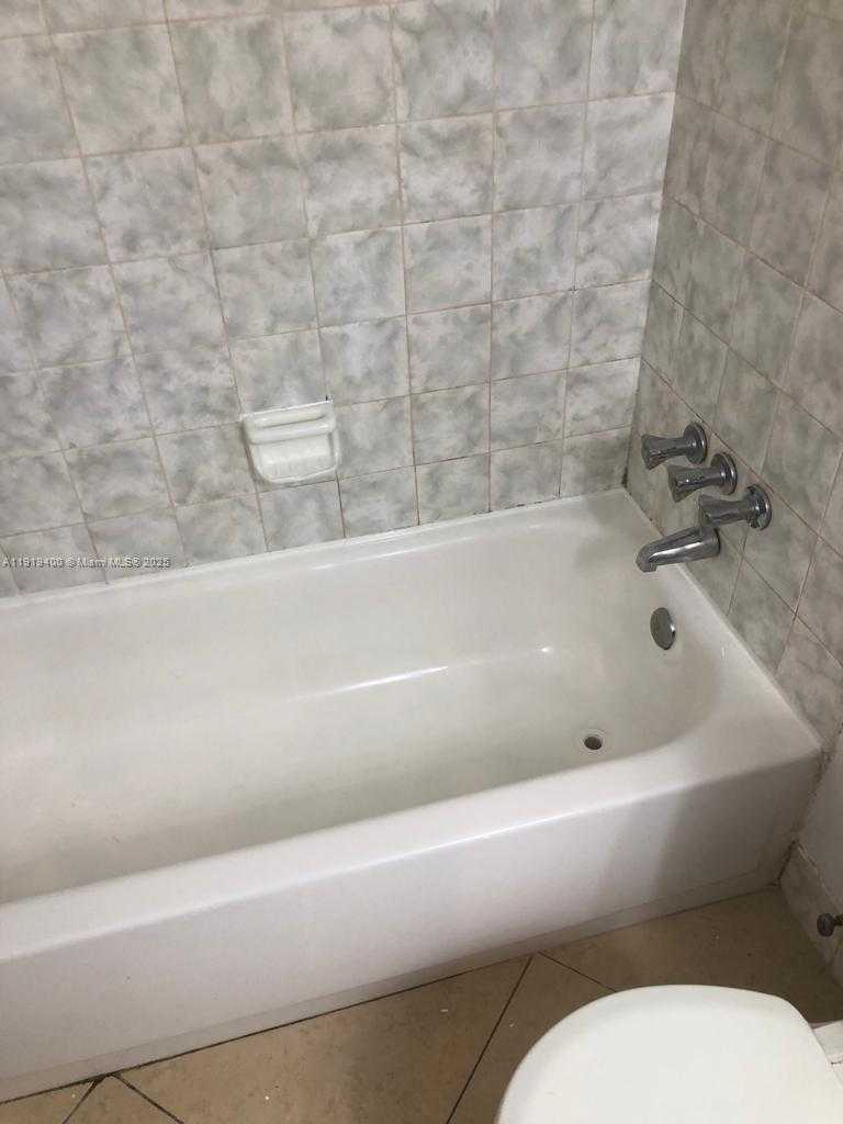 Small Image of 16950 WEST DIXIE HWY A631 HWY #631, North Miami Beach Number 12