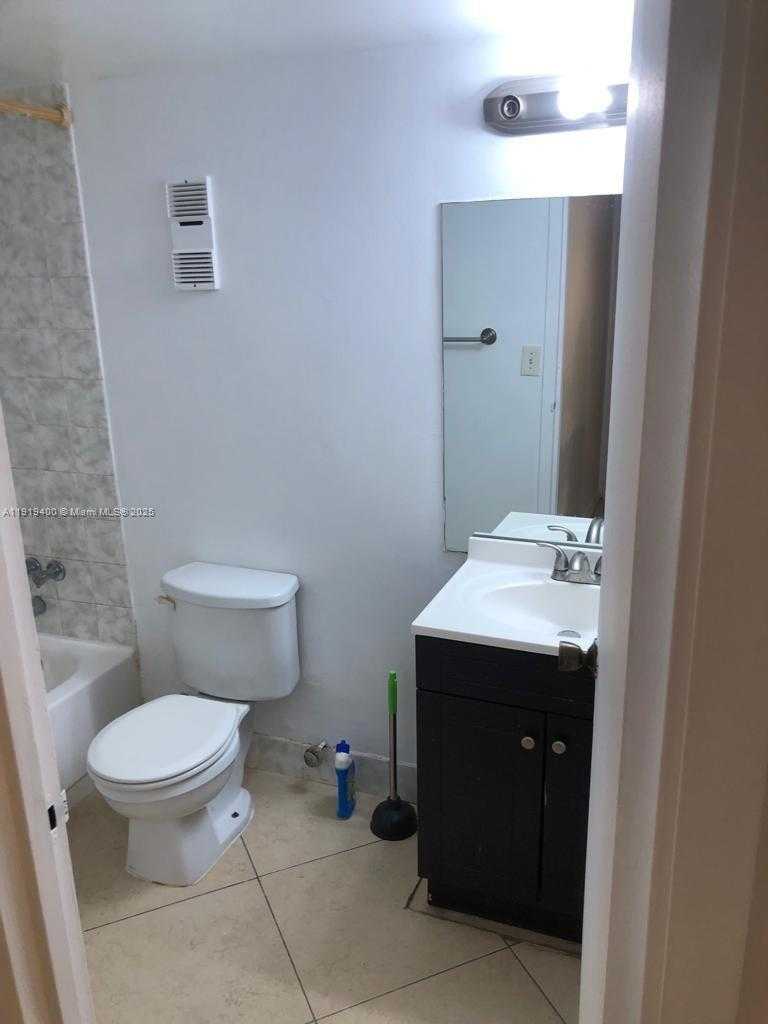 Small Image of 16950 WEST DIXIE HWY A631 HWY #631, North Miami Beach Number 13