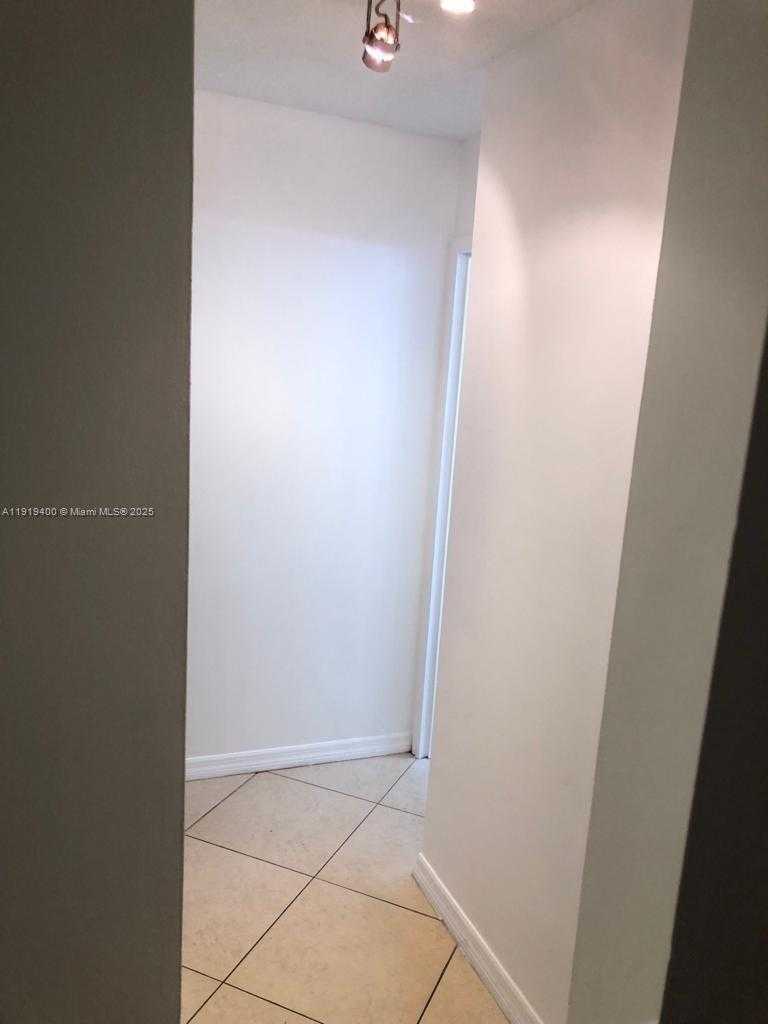 Small Image of 16950 WEST DIXIE HWY A631 HWY #631, North Miami Beach Number 14