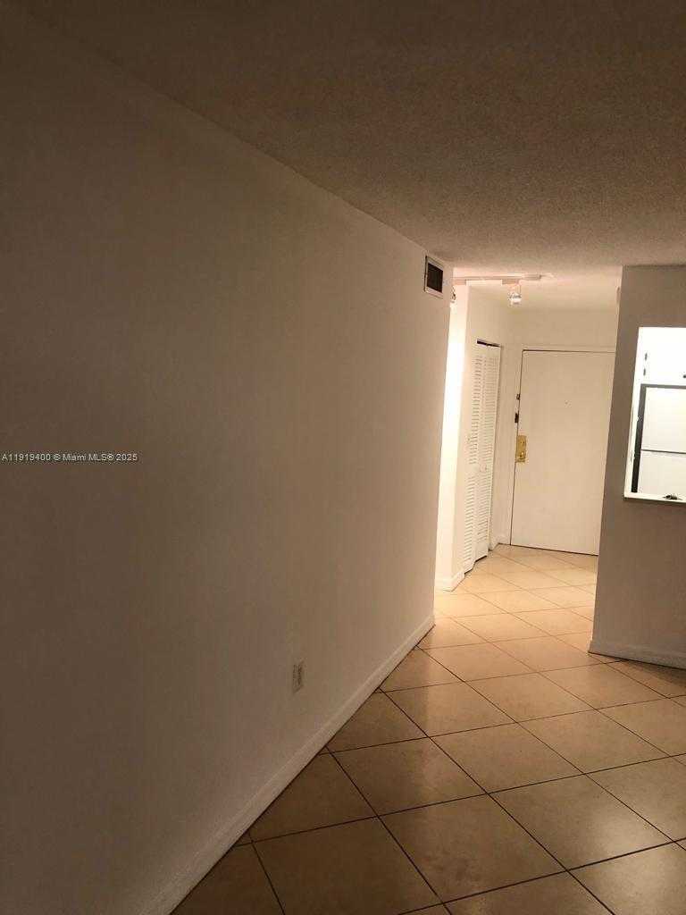 Small Image of 16950 WEST DIXIE HWY A631 HWY #631, North Miami Beach Number 4