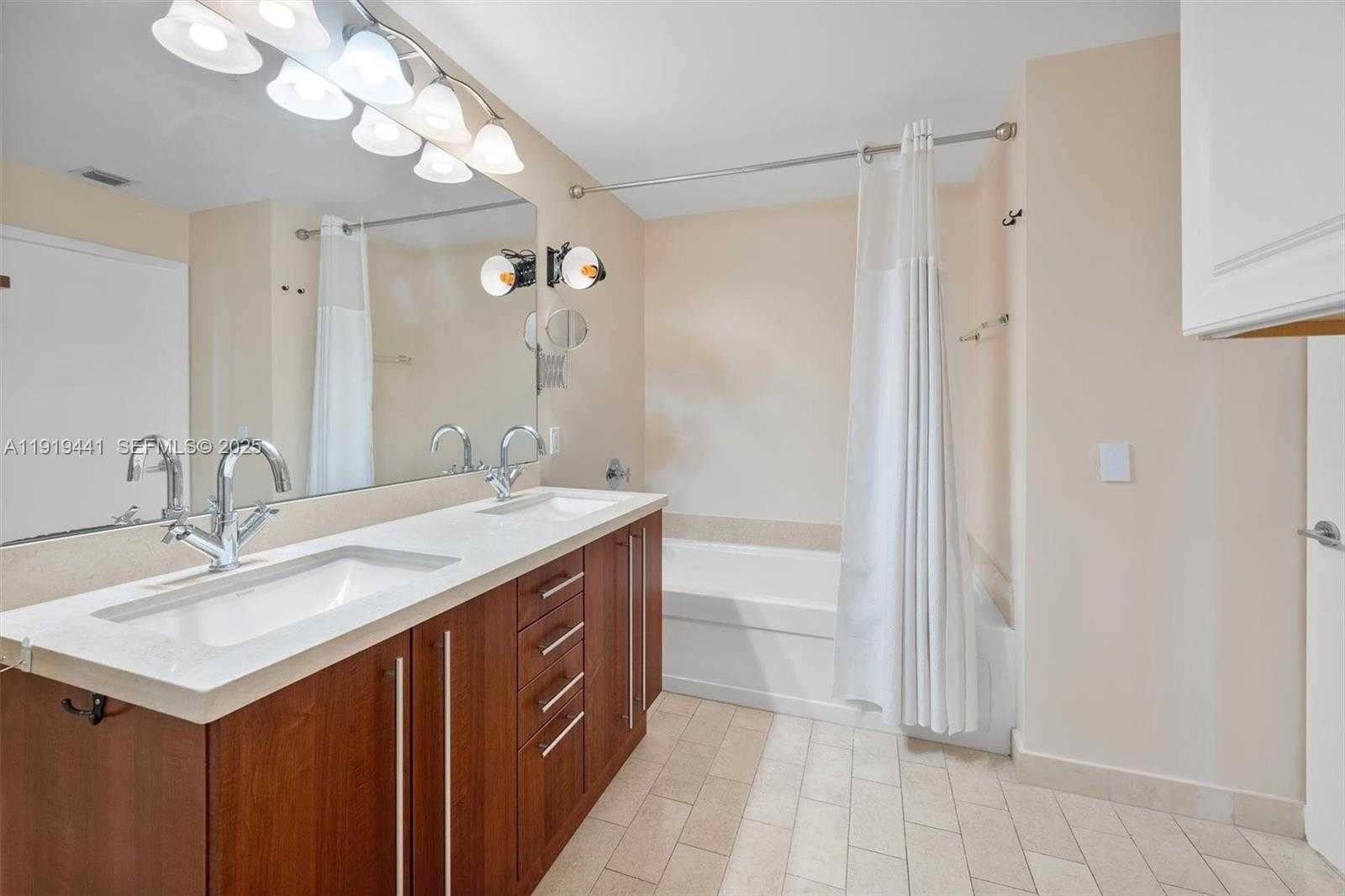 Small Image of 79 SOUTH WEST 12TH ST #4004S, Miami Number 16