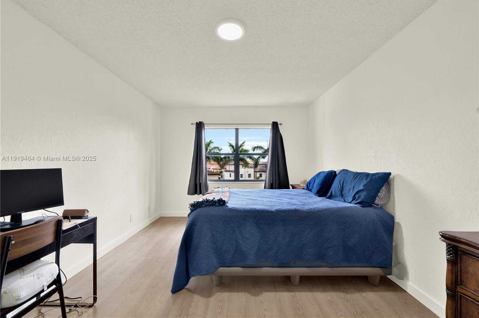 Small Image of 8290 LAKE DR #444, Doral Number 11