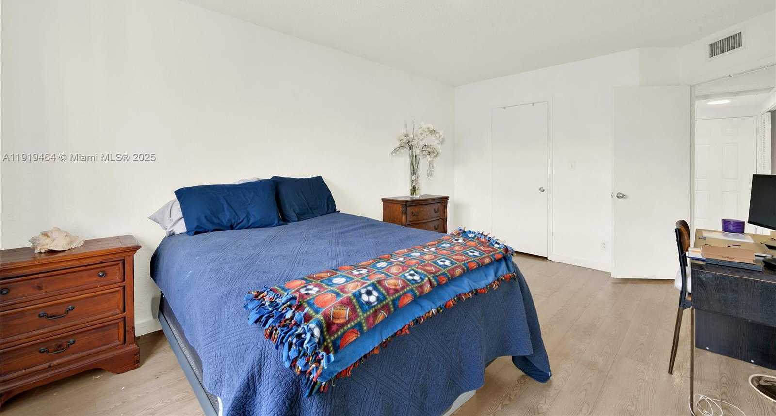 Small Image of 8290 LAKE DR #444, Doral Number 12