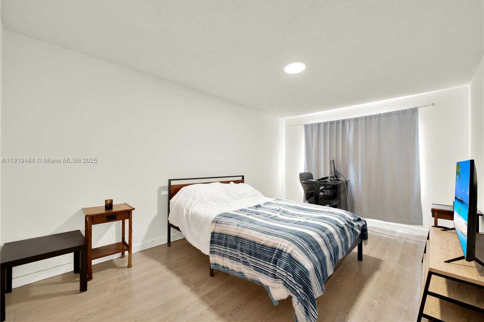Small Image of 8290 LAKE DR #444, Doral Number 13