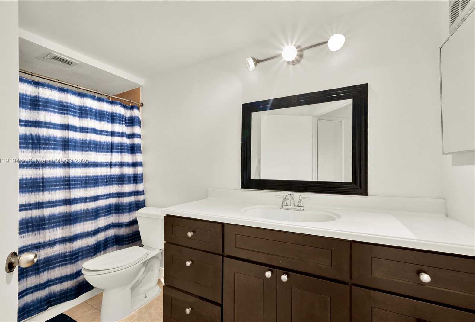 Small Image of 8290 LAKE DR #444, Doral Number 14