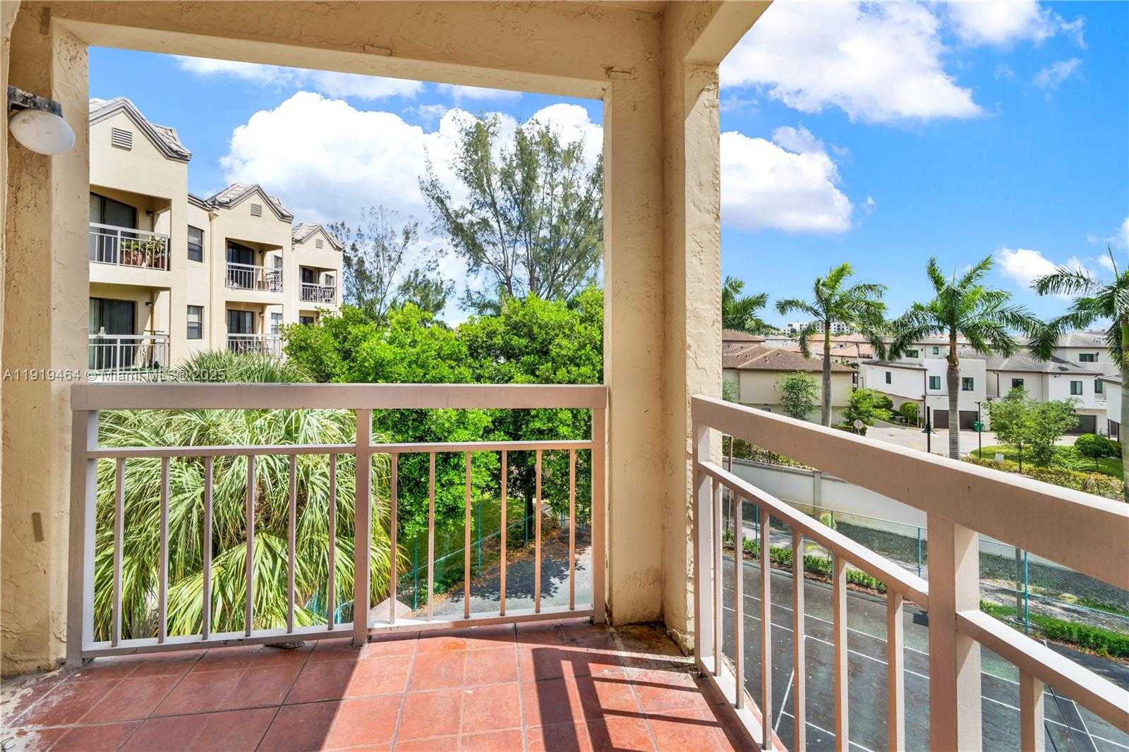 Small Image of 8290 LAKE DR #444, Doral Number 16