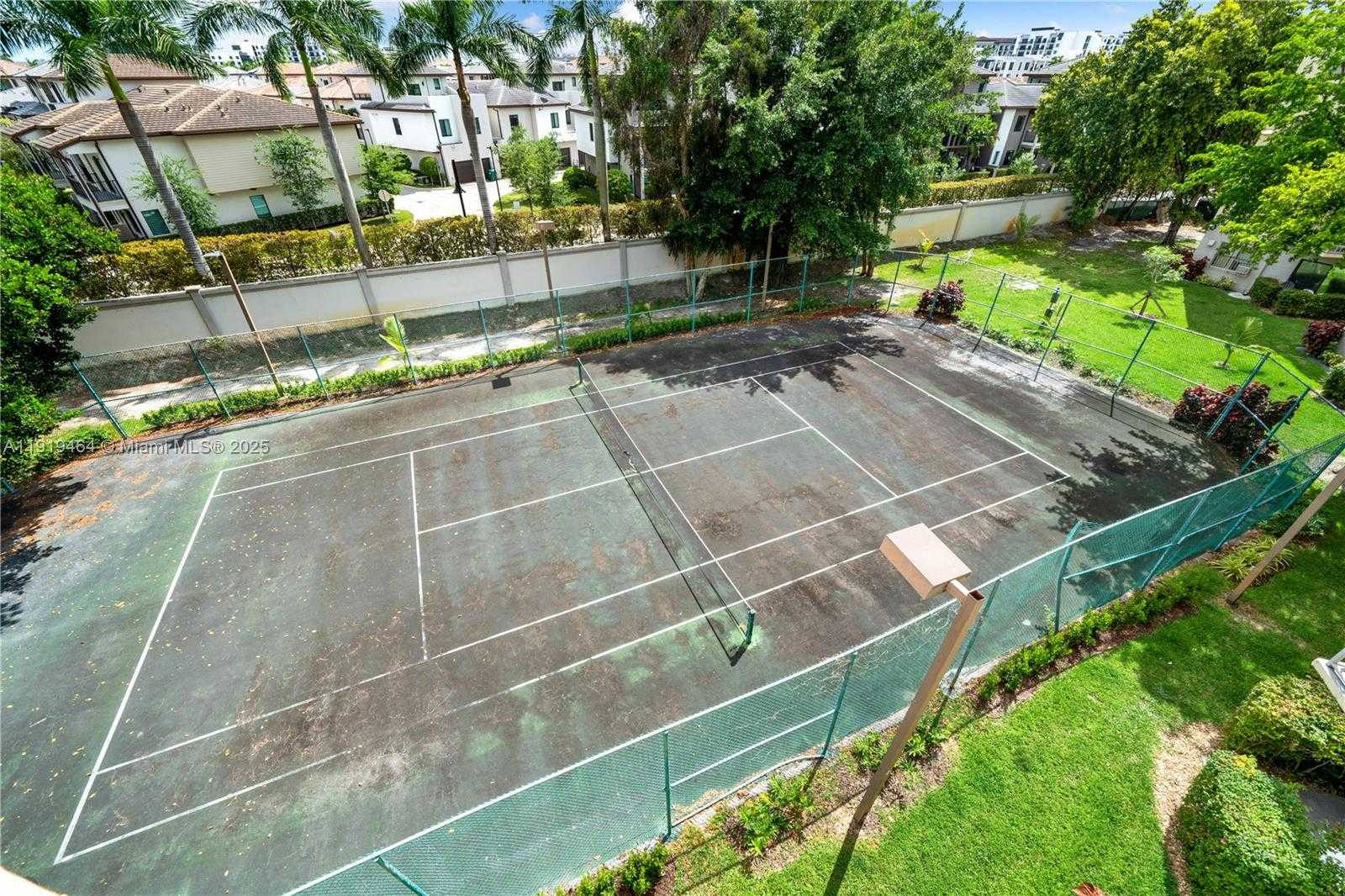 Small Image of 8290 LAKE DR #444, Doral Number 17