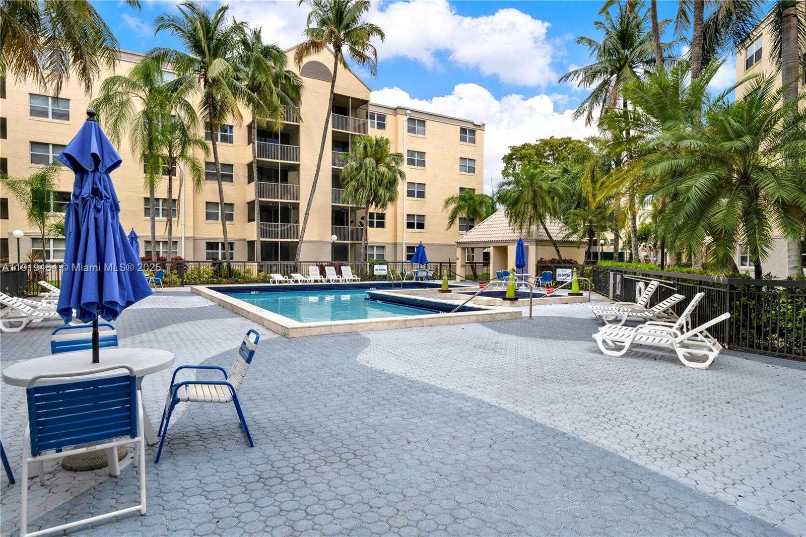 Small Image of 8290 LAKE DR #444, Doral Number 18