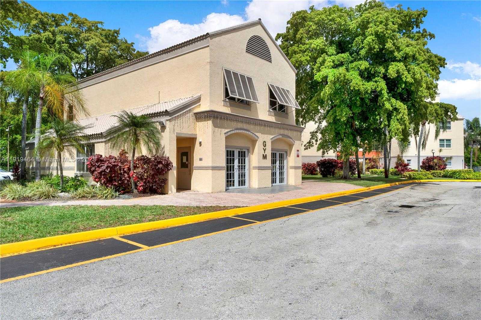 Small Image of 8290 LAKE DR #444, Doral Number 19