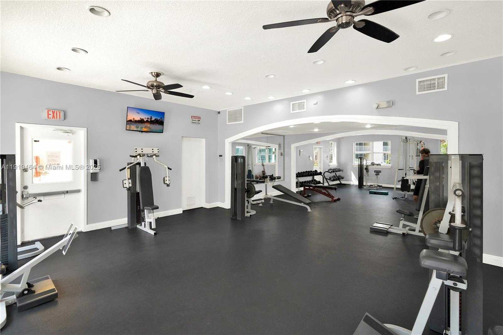 Small Image of 8290 LAKE DR #444, Doral Number 20