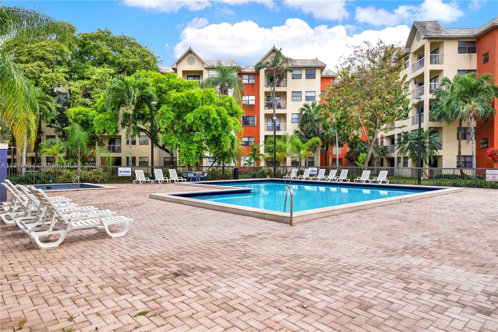 Small Image of 8290 LAKE DR #444, Doral Number 22