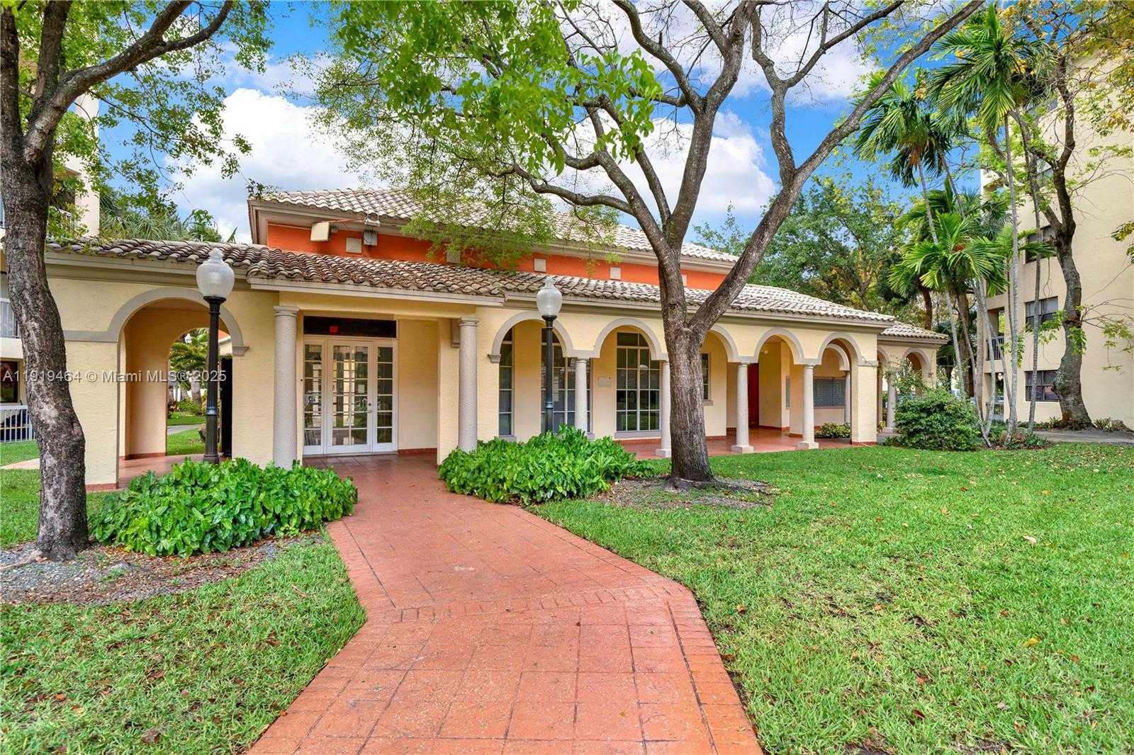 Small Image of 8290 LAKE DR #444, Doral Number 23