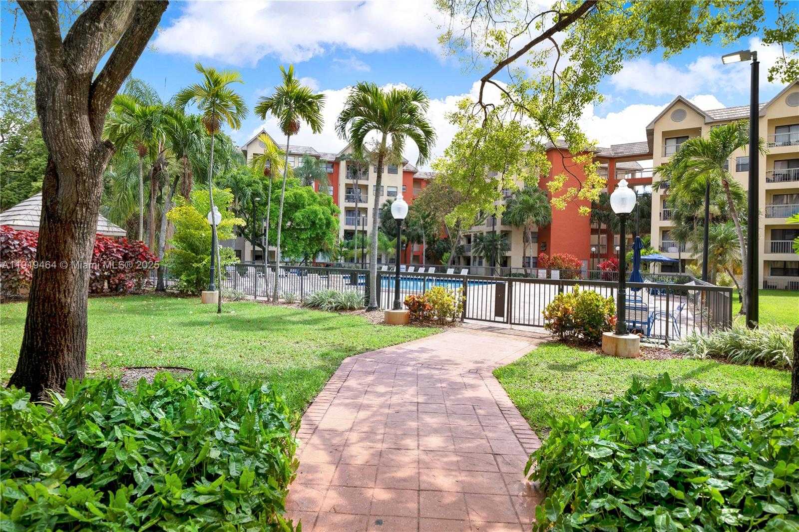Small Image of 8290 LAKE DR #444, Doral Number 24