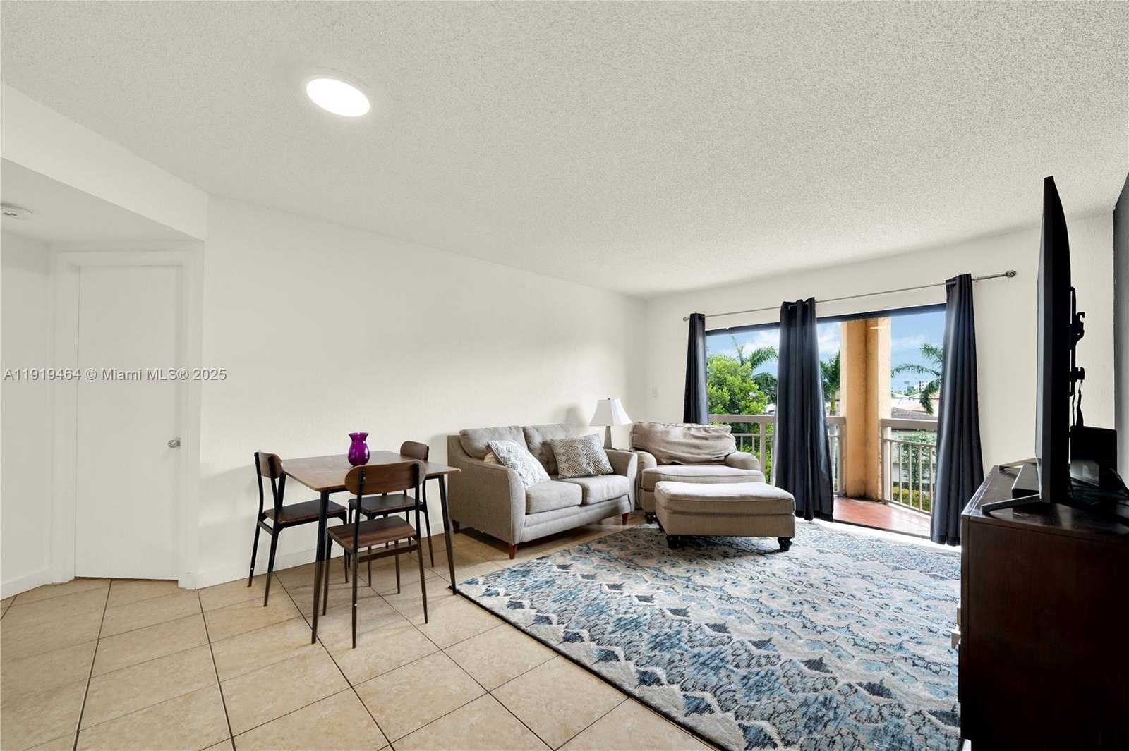 Small Image of 8290 LAKE DR #444, Doral Number 5
