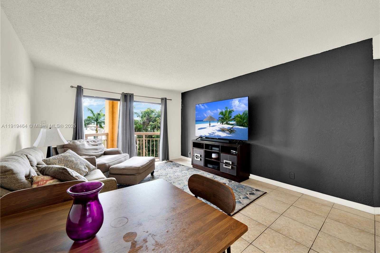 Small Image of 8290 LAKE DR #444, Doral Number 6