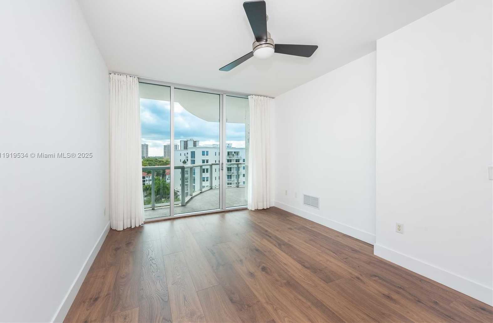 Imagen de Pequeño Objeto