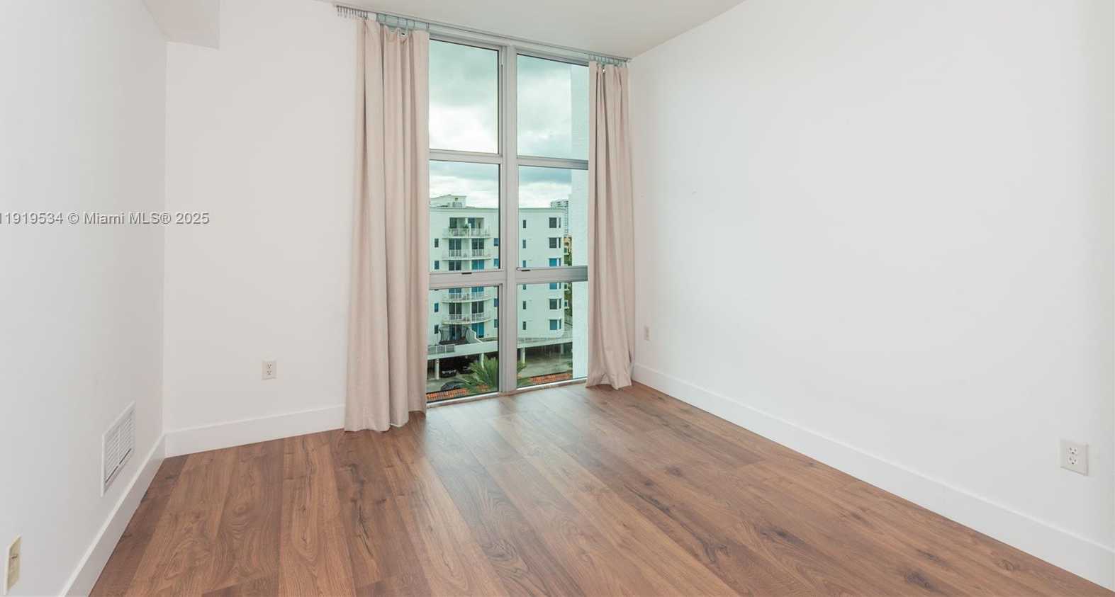 Imagen de Pequeño Objeto