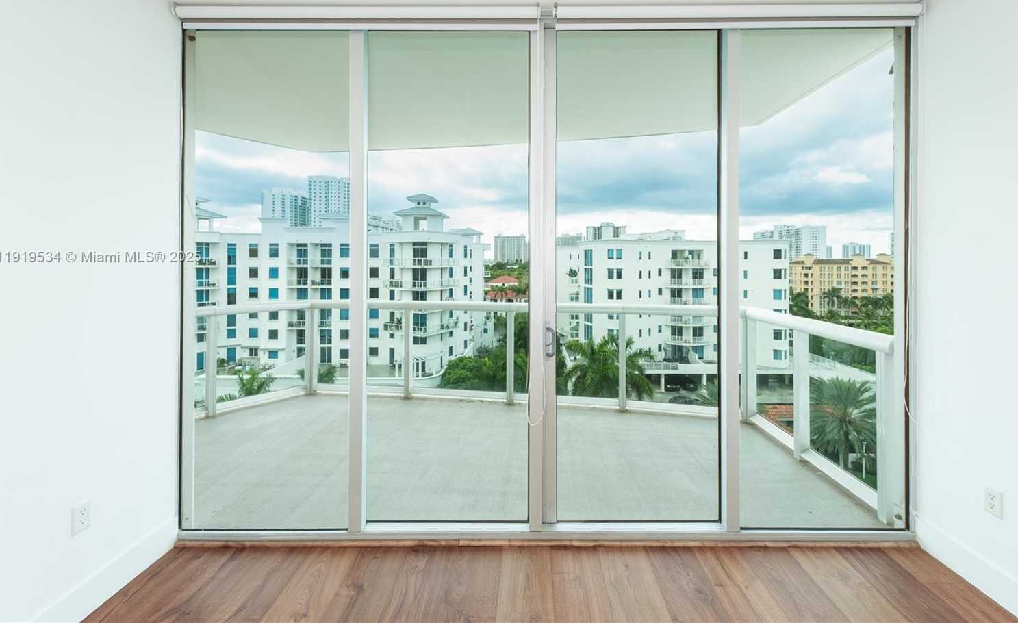 Imagen de Pequeño Objeto