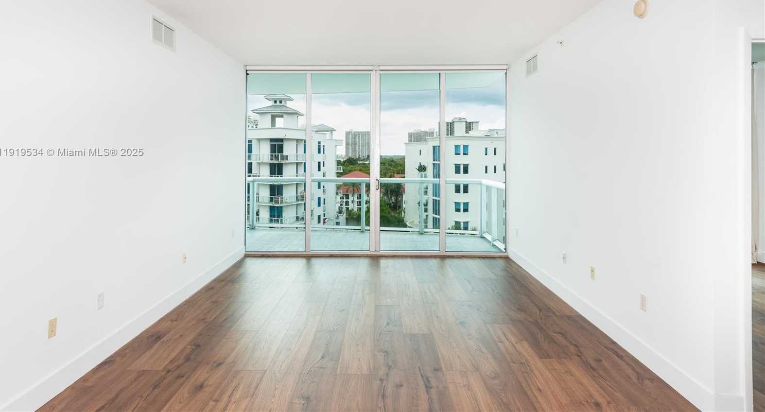 Imagen de Pequeño Objeto